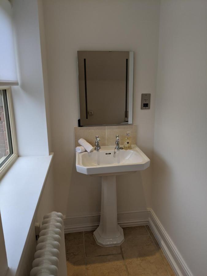 Elderbrook House Hotel เอฟเบอรี ภายนอก รูปภาพ